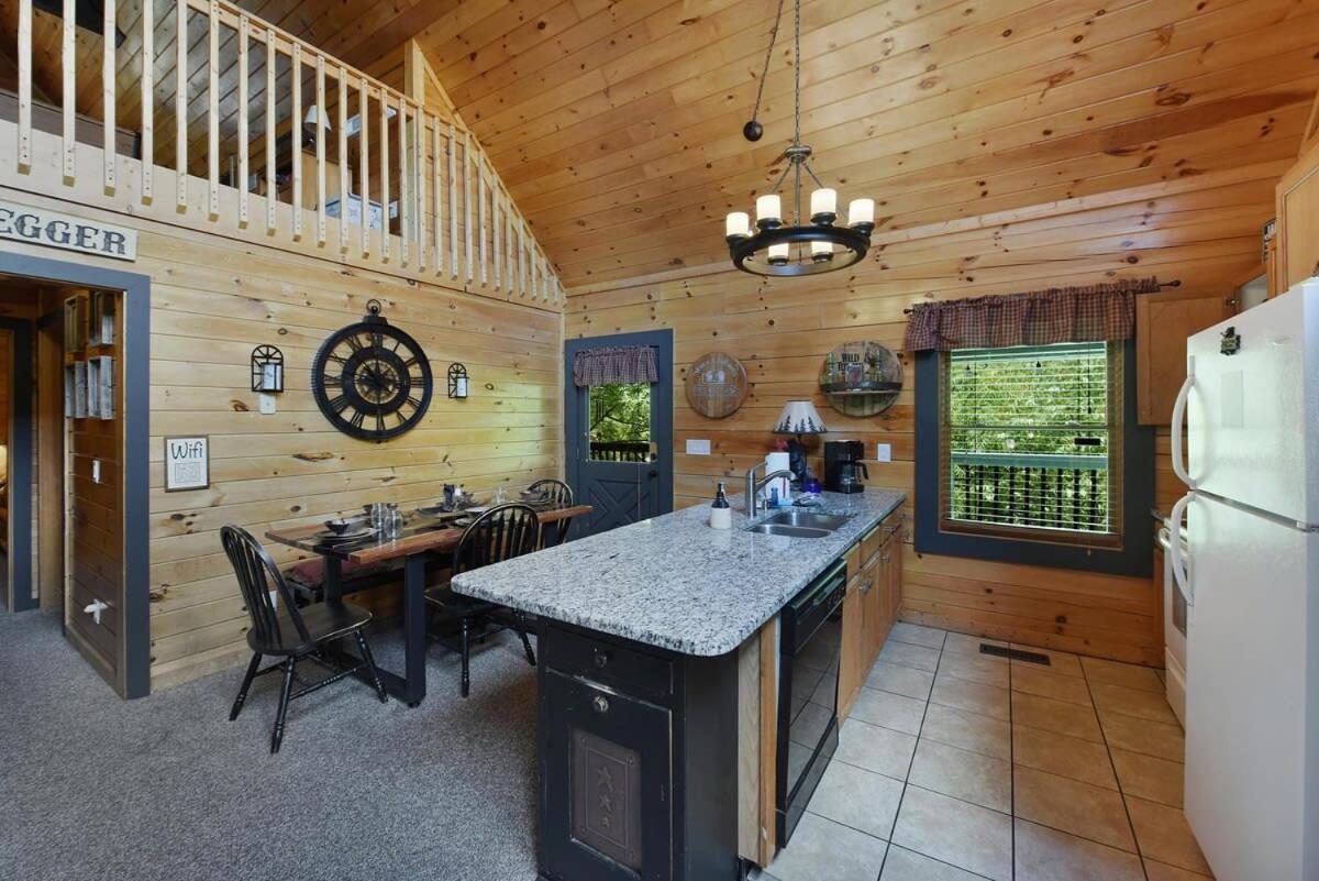 Ryes And Shine Bootlegger'S Cabin! Hot Tub* Pool* Arcade* Billiards *Ev * Pet Friendly Sevierville Ngoại thất bức ảnh