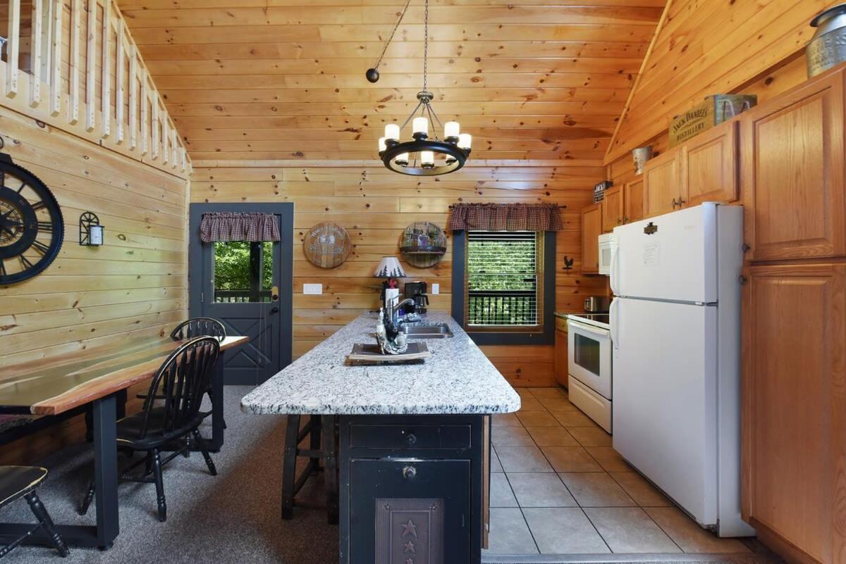 Ryes And Shine Bootlegger'S Cabin! Hot Tub* Pool* Arcade* Billiards *Ev * Pet Friendly Sevierville Ngoại thất bức ảnh