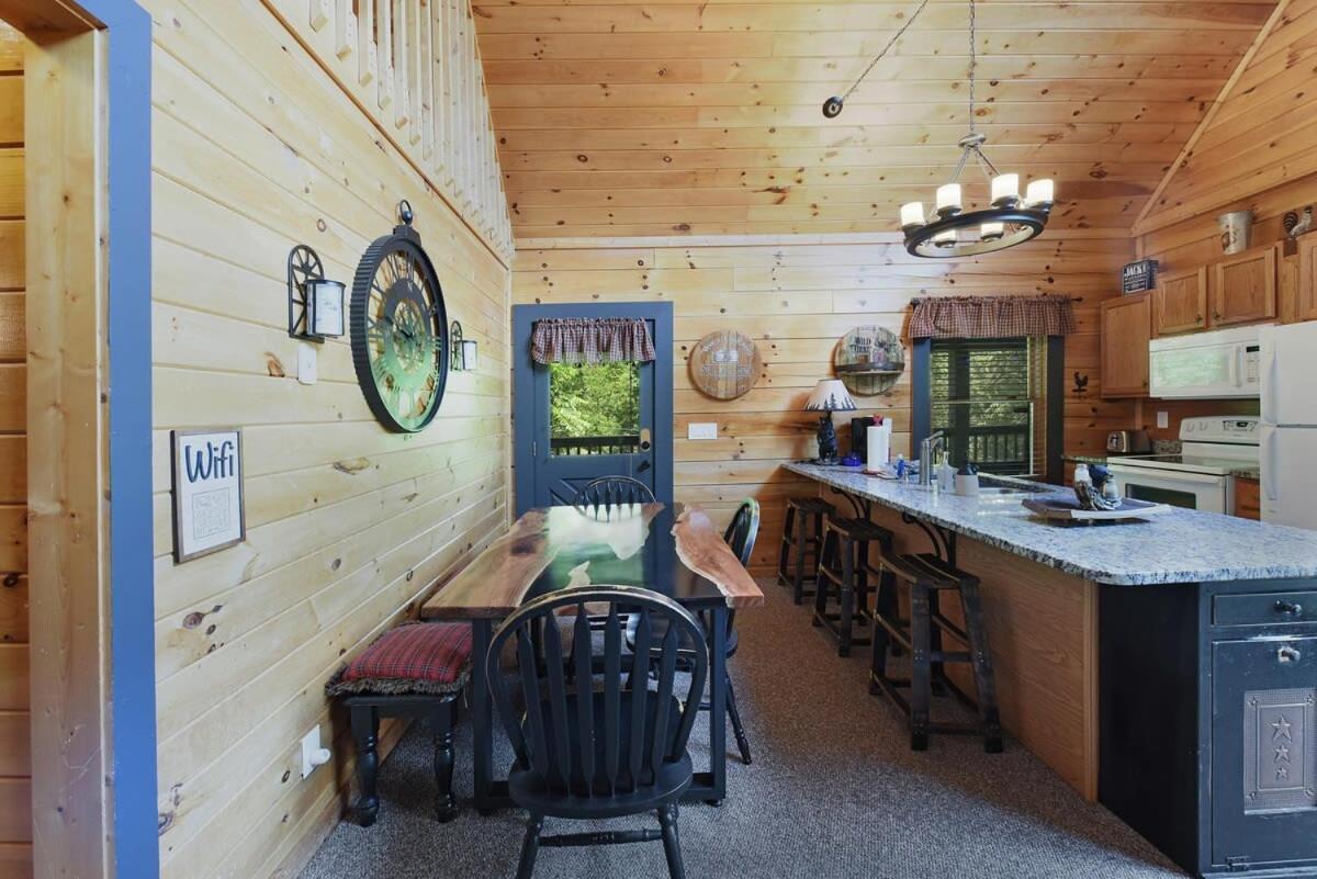 Ryes And Shine Bootlegger'S Cabin! Hot Tub* Pool* Arcade* Billiards *Ev * Pet Friendly Sevierville Ngoại thất bức ảnh
