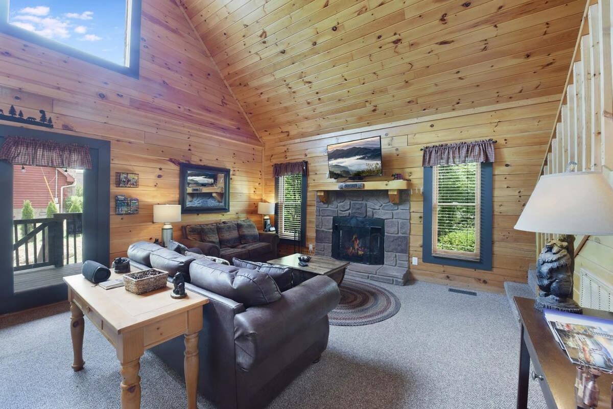 Ryes And Shine Bootlegger'S Cabin! Hot Tub* Pool* Arcade* Billiards *Ev * Pet Friendly Sevierville Ngoại thất bức ảnh
